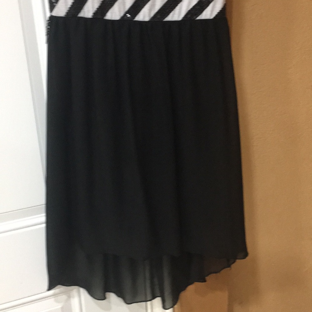 Dress - Picture 3 of 3